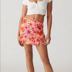 Urban Outfitters Rosie Notched Pelmet Mini Skirt. Size Large